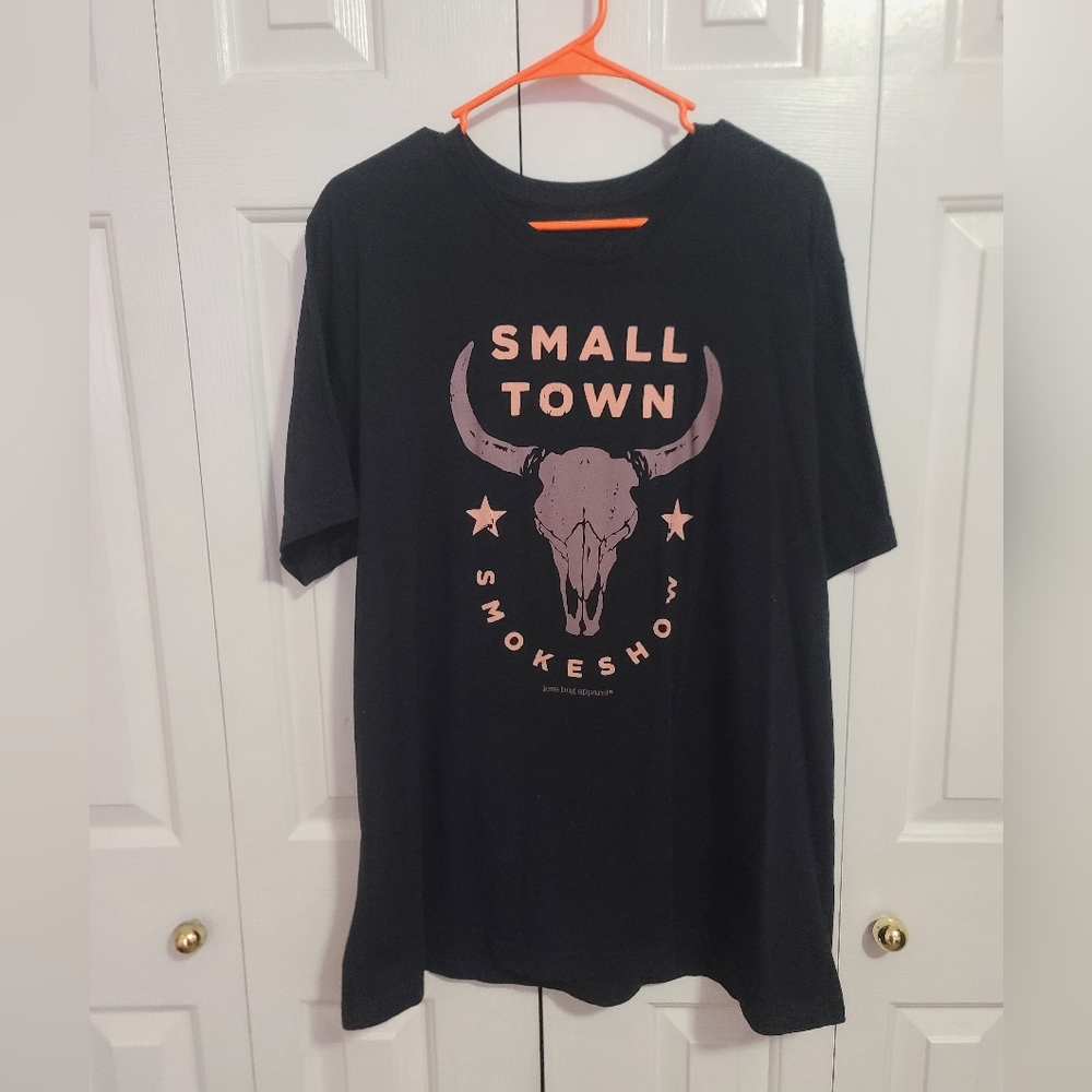 Black Graphic T-Shirt with Bull Skull Design
